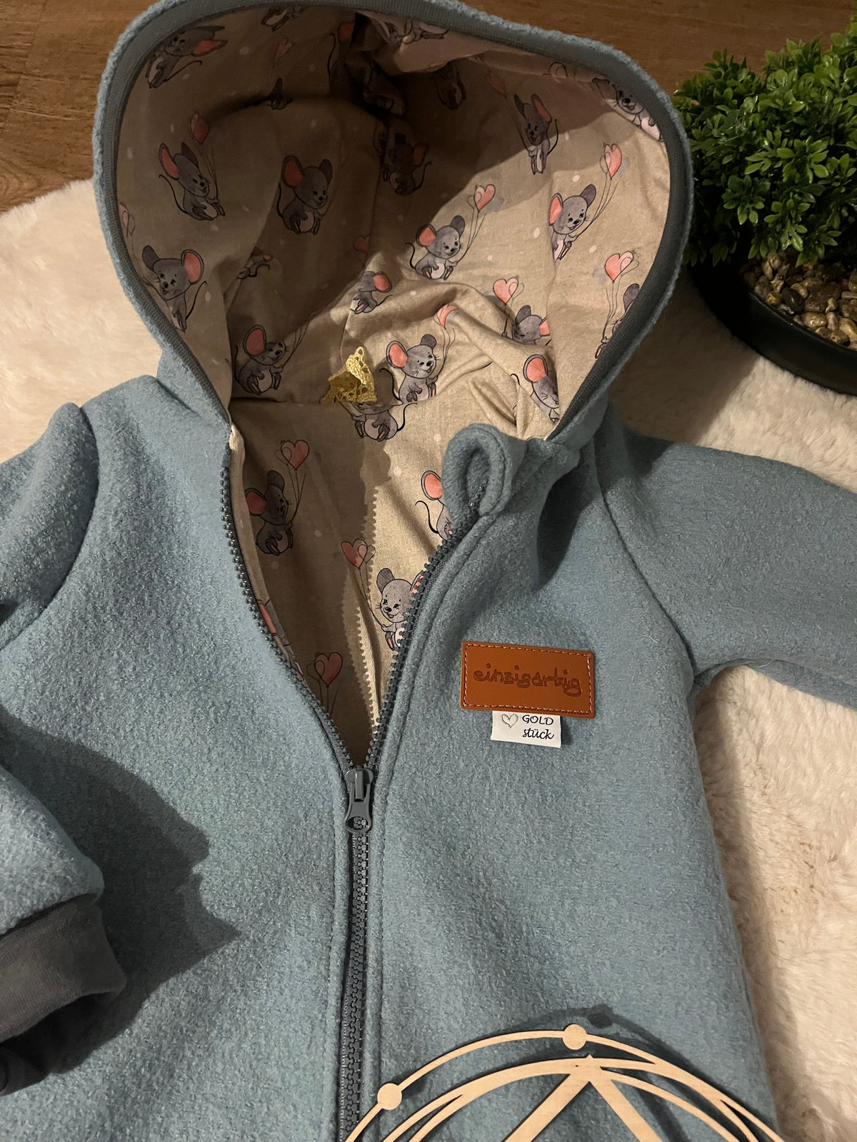 Walkoverall Mintblau/Beige Maus Gr. 92/98 – Detail